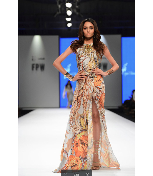 0244712001488264250fpw_17_day1_ayesha_farooq_hashwani_collection_01